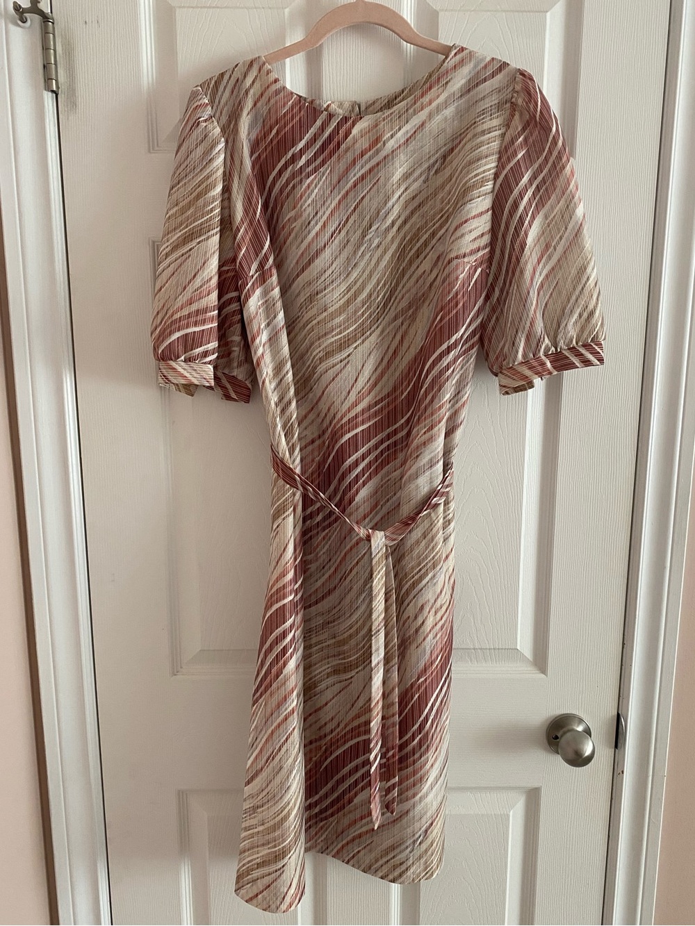 1970s Ruby Lou Canadian VTG Rust & Cream Wave Print Midi Dress with Belt
